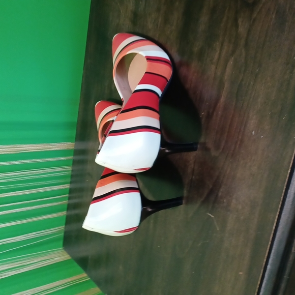 Shoes - Picture 3 of 4